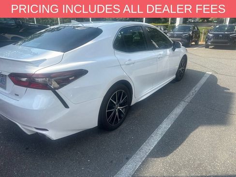 Used 2022 Toyota Camry SE FWD image 4