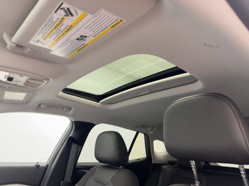 Certified 2024 Chevrolet Trax LT w/ Sunroof Package image 14