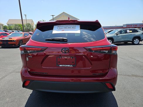 Certified 2026 Toyota Highlander XLE AWD/4WD image 4