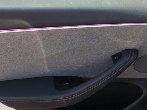 Used 2025 Tesla Model 3 image 31