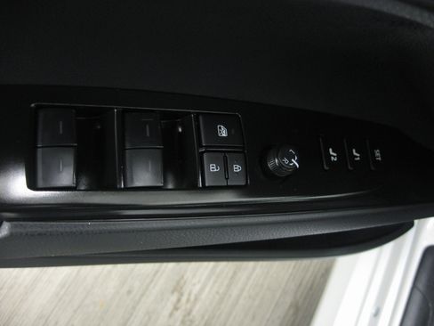 Used 2025 Toyota Camry XLE image 12