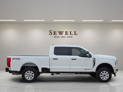 Used 2024 Ford F250 XLT w/ FX4 Off-Road Package AWD/4WD image 5