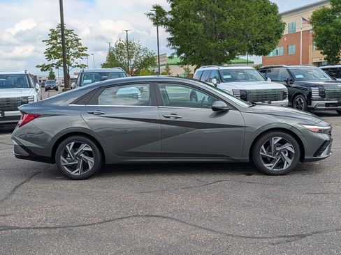 Used 2025 Hyundai Elantra Limited FWD image 6