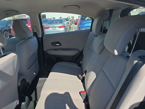 Used 2017 Honda HR-V LX image 9