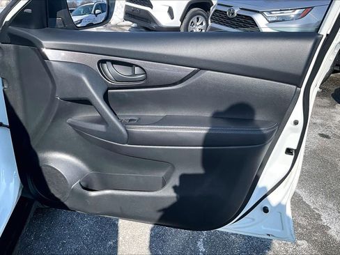 Used 2019 Nissan Rogue S image 66