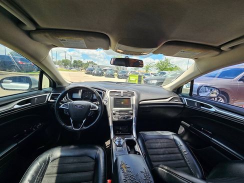 Used 2017 Ford Fusion SE w/ Equipment Group 201A FWD image 8