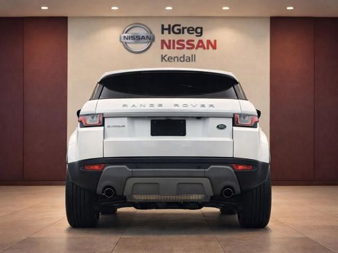 Used 2017 Land Rover Range Rover Evoque SE image 6