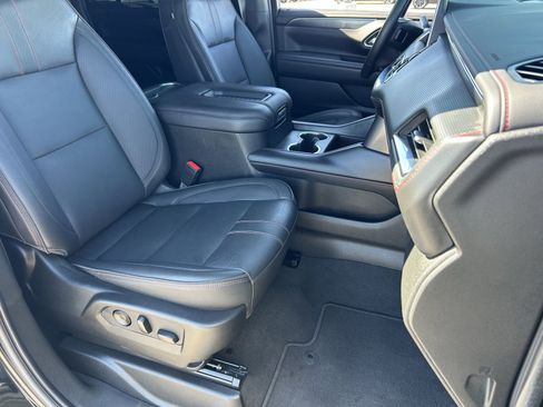 Certified 2024 Chevrolet Suburban RST w/ Luxury Package AWD/4WD image 11