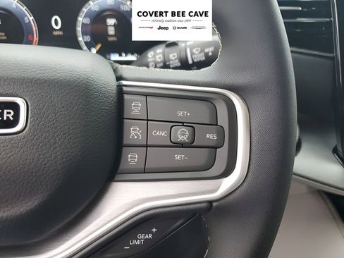 New 2026 Jeep Grand Wagoneer L 2WD image 36