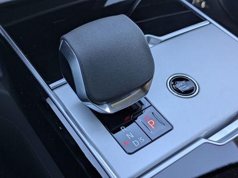 New 2026 Land Rover Range Rover SE image 16