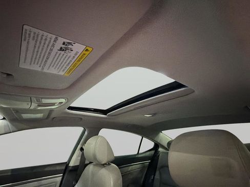 Used 2017 Hyundai Elantra Limited w/ Limited Tech Package 04 image 31