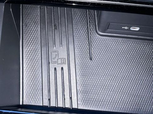 Used 2025 Volkswagen Atlas Cross Sport SE FWD image 35
