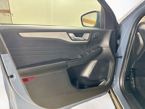 Used 2025 Ford Escape Platinum AWD/4WD image 11