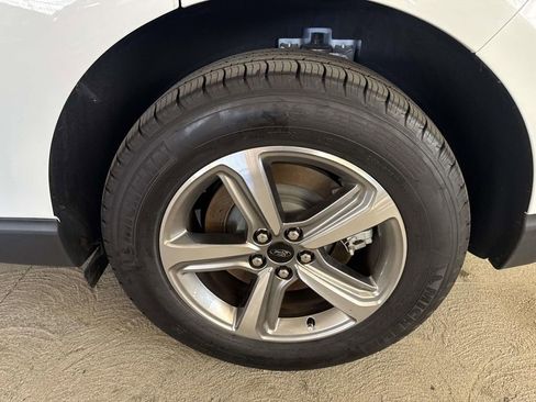 Used 2024 Ford Edge SEL w/ Convenience Package image 9