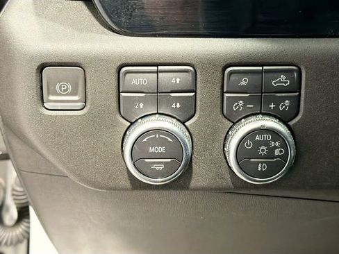 Used 2023 GMC Sierra 1500 SLT w/ SLT Premium Package AWD/4WD image 10