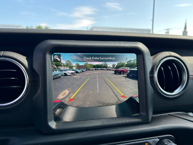 Used 2023 Jeep Gladiator Rubicon w/ Cold Weather Group AWD/4WD image 18