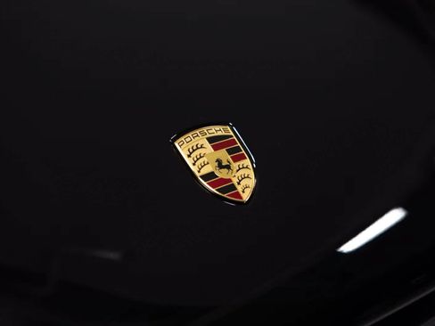 Certified 2026 Porsche Macan AWD/4WD image 17