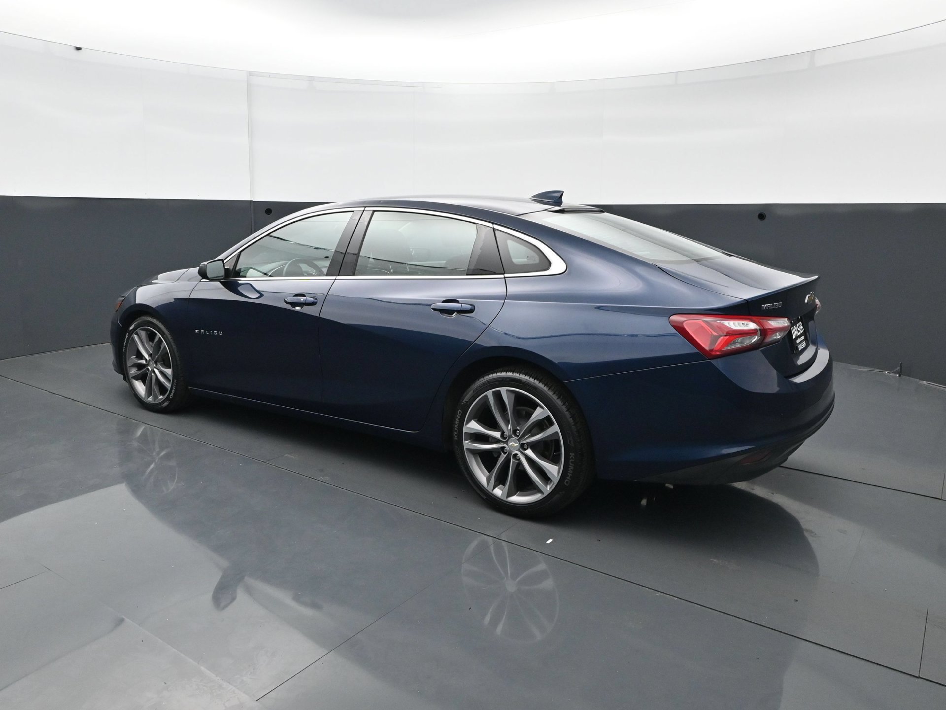 Used 2021 Chevrolet Malibu LT FWD image 4