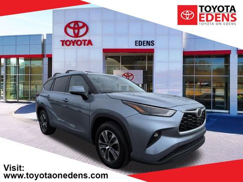 Used 2022 Toyota Highlander XLE image 1