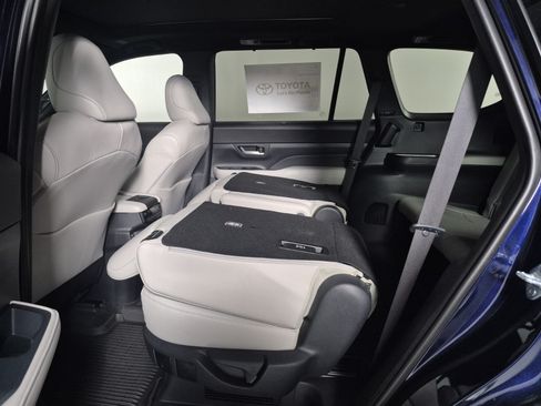 New 2026 Toyota Grand Highlander AWD Hybrid image 32