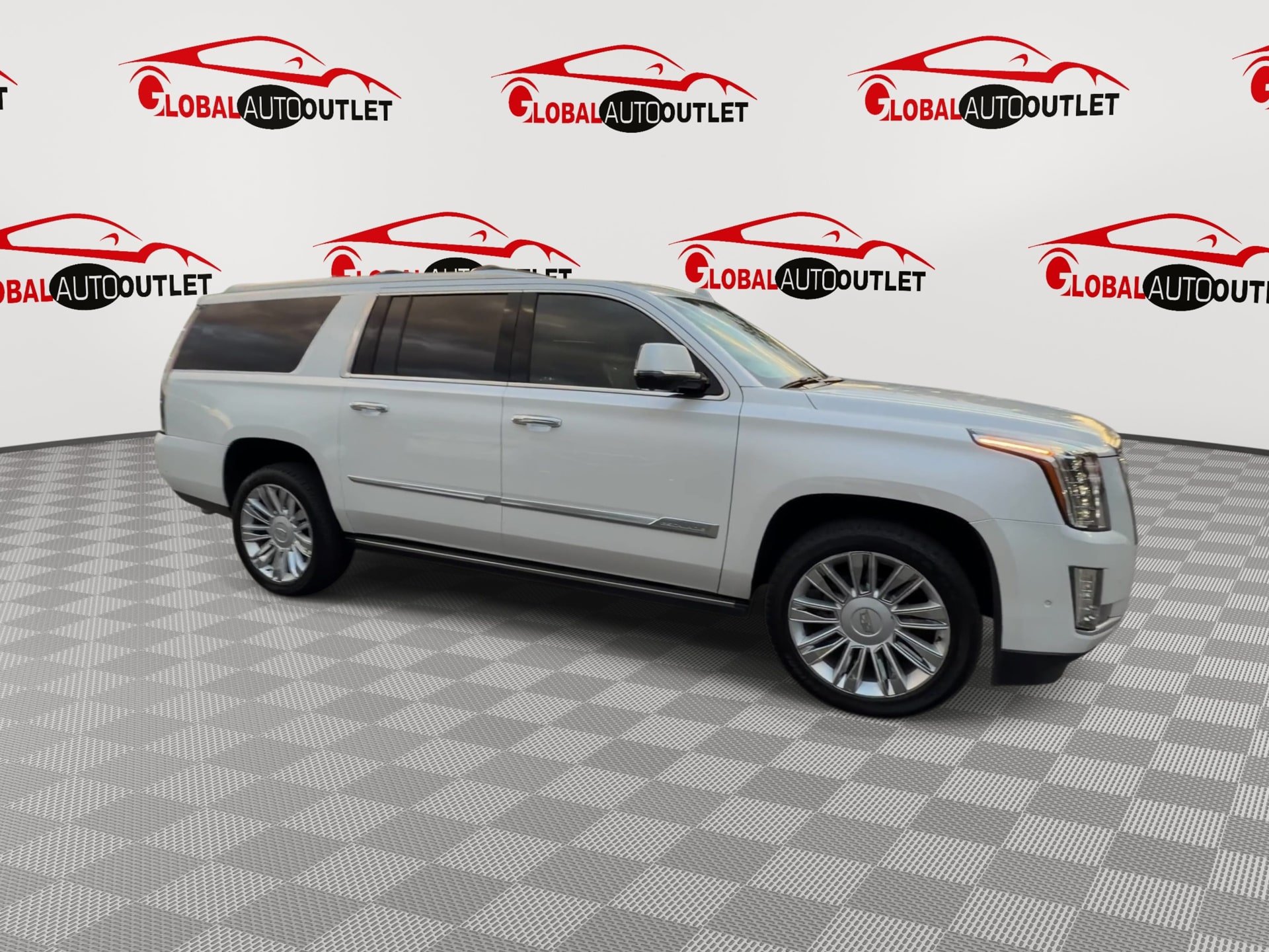 Used 2018 Cadillac Escalade ESV Platinum AWD/4WD image 3
