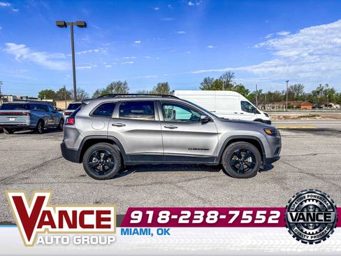Used 2019 Jeep Cherokee Latitude Plus AWD/4WD image 8