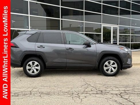 Used 2022 Toyota RAV4 LE AWD/4WD image 2