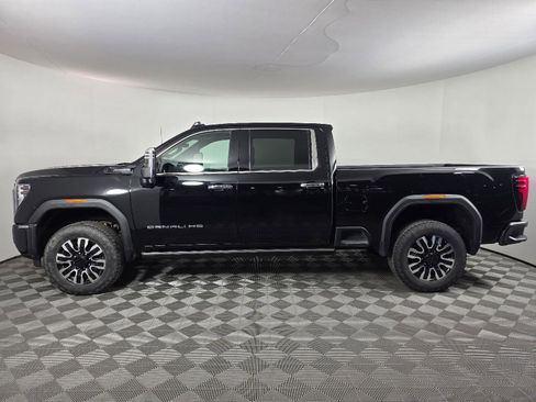 Used 2024 GMC Sierra 2500 Denali Ultimate image 2
