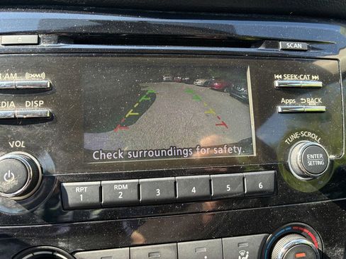 Used 2016 Nissan Rogue S AWD/4WD image 10