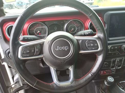 Used 2021 Jeep Gladiator Rubicon AWD/4WD image 13