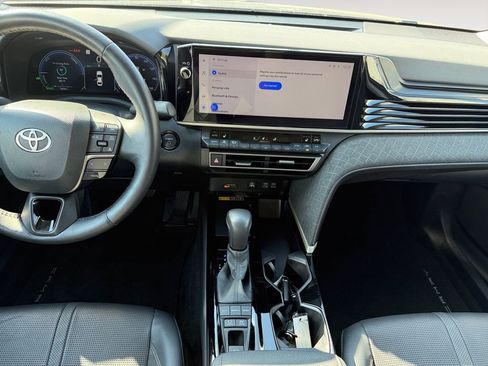 Used 2025 Toyota Camry XLE image 10