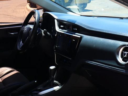 Used 2017 Toyota Corolla SE w/ SE Premium Package FWD image 31