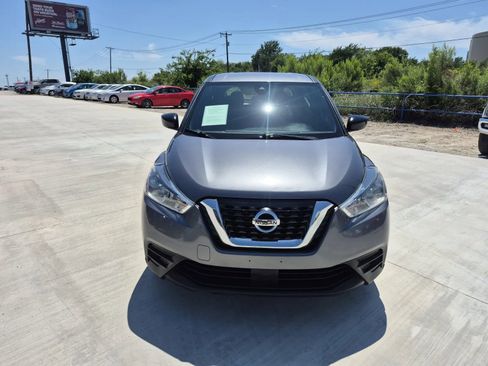 Used 2020 Nissan Kicks S FWD image 3