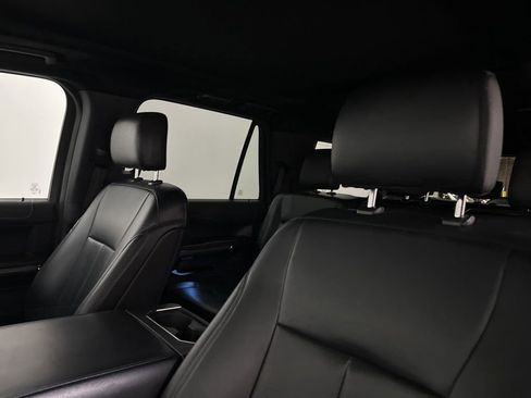 Used 2019 Ford Expedition XLT w/ Equipment Group 202A AWD/4WD image 31