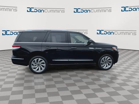 Used 2023 Lincoln Navigator Reserve AWD/4WD image 9