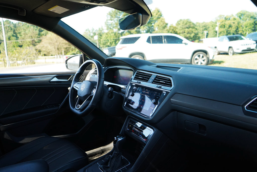 Used 2022 Volkswagen Tiguan SE R-Line FWD image 15