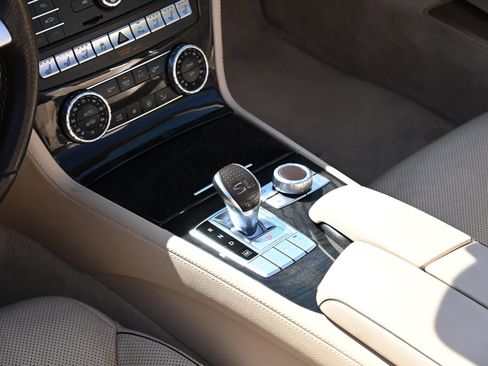 Used 2018 Mercedes-Benz SL 550 image 15
