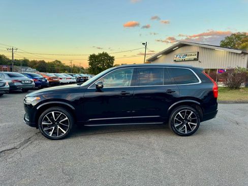 Used 2021 Volvo XC90 T6 Momentum w/ Climate Package image 3