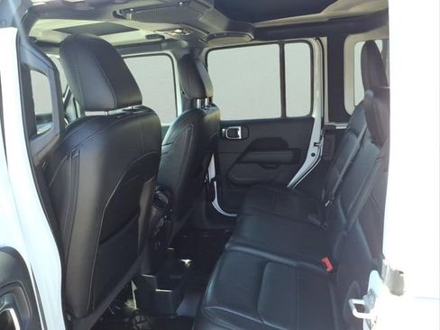 Used 2022 Jeep Wrangler Unlimited Sahara image 8