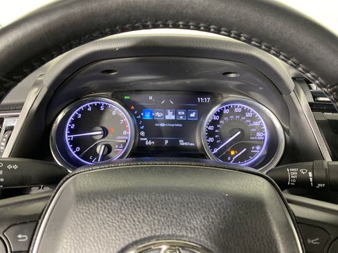 Used 2019 Toyota Camry XLE image 21