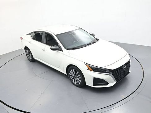 Used 2025 Nissan Altima 2.5 SV FWD image 33