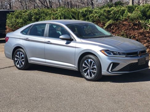 Used 2025 Volkswagen Jetta S image 3