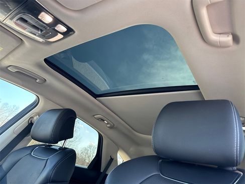 Used 2023 Genesis GV70 2.5T Select w/ Select Package image 33