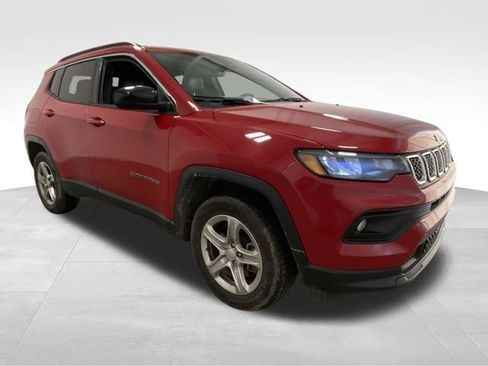 Used 2024 Jeep Compass Latitude image 5