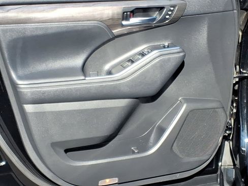 Used 2023 Toyota Highlander Platinum FWD image 14