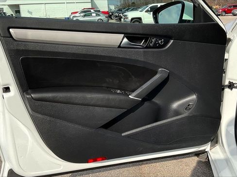 Used 2022 Volkswagen Passat 2.0T SE image 18