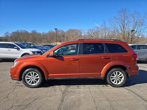 Used 2014 Dodge Journey SXT w/ Flexible Seating Group image 4