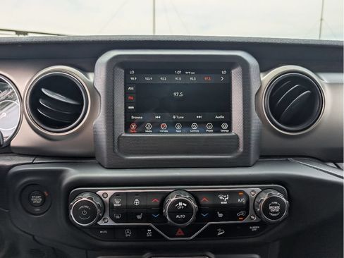 Used 2018 Jeep Wrangler Unlimited Sport S AWD/4WD image 30