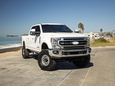 Used 2022 Ford F250 Lariat w/ Lariat Ultimate Package image 3
