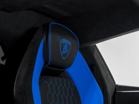 Used 2025 Lamborghini Revuelto AWD/4WD image 31